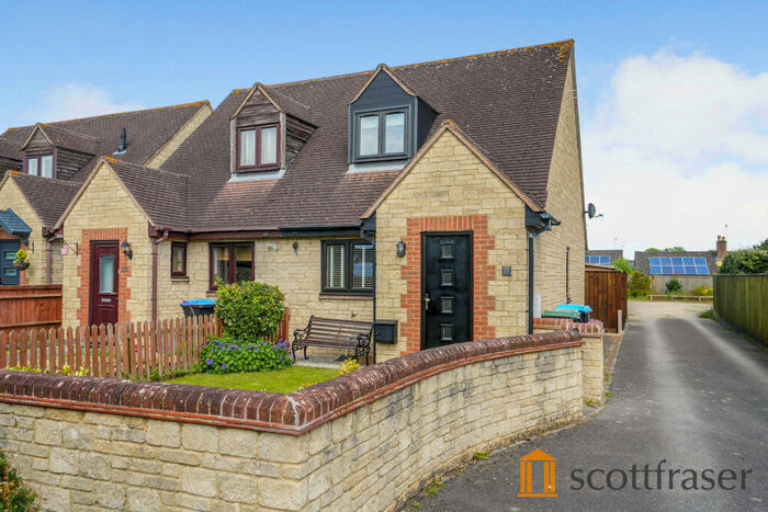 2 Bedroom Semi-Detached House To Rent In Burford Road, Carterton, OX18