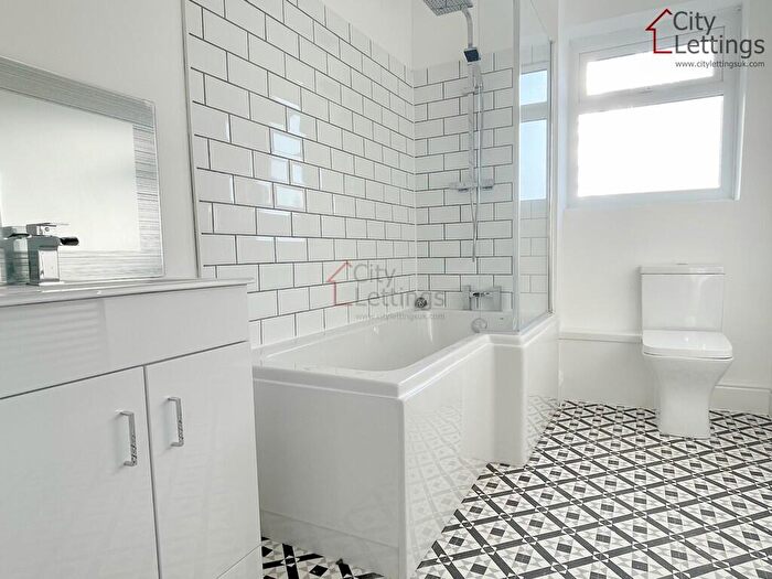2 Bedroom Flat To Rent In Albert Road, Alexandra Park, Nottingham, NG3