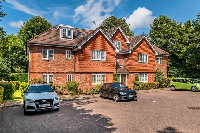 2 Bedroom Flat For Sale In Highdown Close, Banstead, SM7
