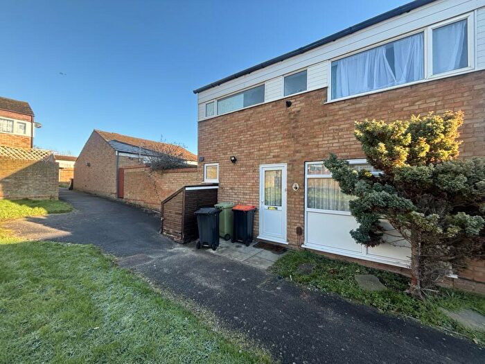3 Bedroom House To Rent In Downdean, Eaglestone, Milton Keynes, MK6