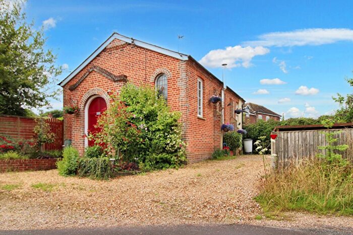2 Bedroom Detached House For Sale In White Hart Lane, Tadley, RG26