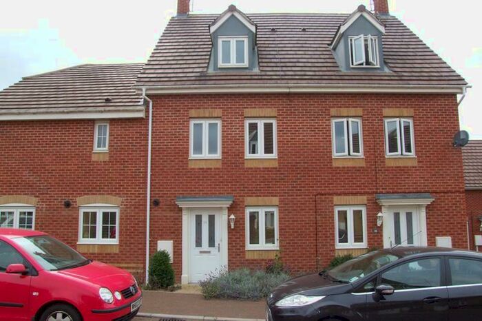 3 Bedroom Town House To Rent In Sovereign Court, Rushden, NN10