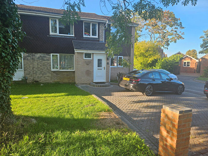 5 Bedroom Semi-Detached House For Sale In Rivermead Road, Woodley, RG5