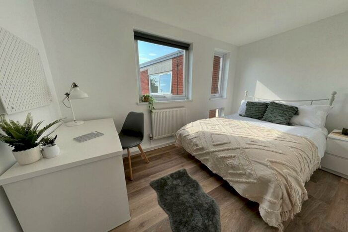 3 Bedroom Flat To Rent In Monterey Gardens, EX4