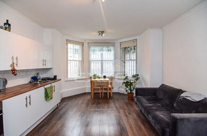 Studio To Rent In Burton Road, Kilburn, London, NW6
