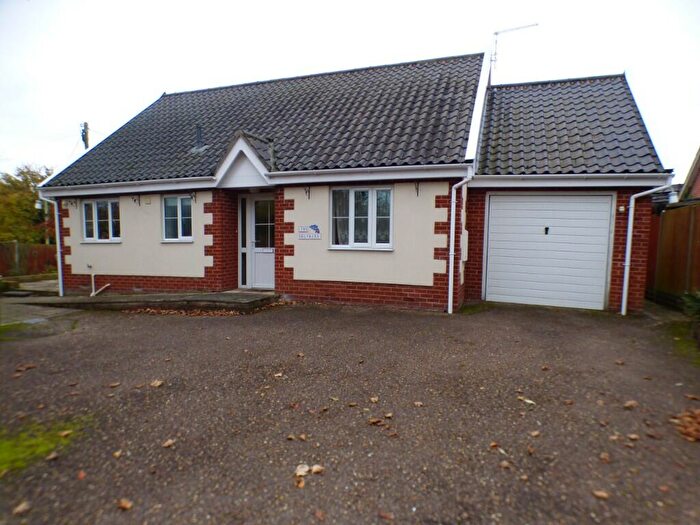 2 Bedroom Detached Bungalow For Sale In Winfarthing Road, Diss, Norfolk, IP22