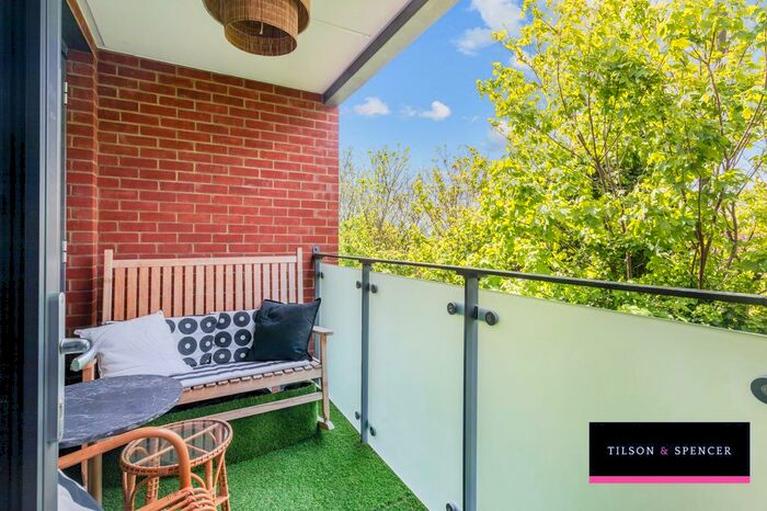 1 Bedroom Flat For Sale In Isobel Place, Seven Sisters, London, N15