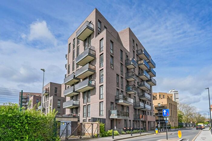 1 Bedroom Flat To Rent In Bow Common Lane, Bow, London, E3
