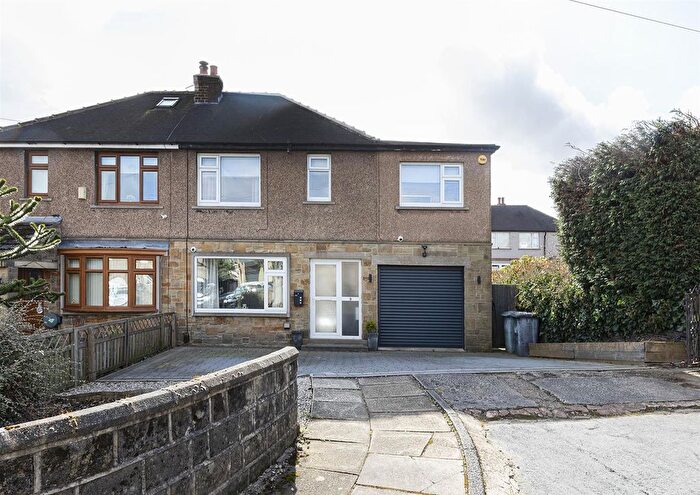 3 Bedroom Semi Detached House For Sale In Belton Grove, Birchencliffe, Huddersfield, HD3