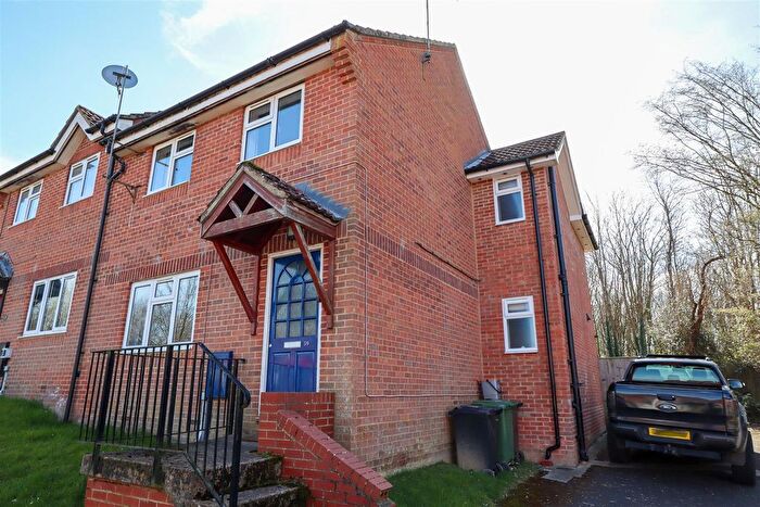 4 Bedroom Semi Detached House For Sale In Heathfield Gardens, Robertsbridge, TN32