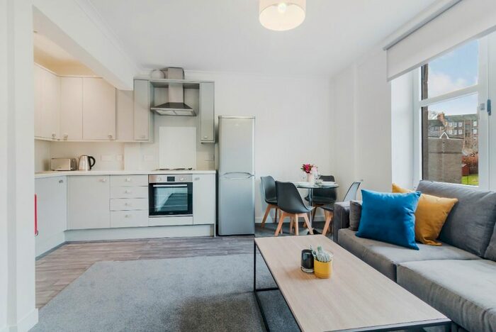 3 Bedroom Flat To Rent In Abbotsford Place, West End, Dundee, DD2