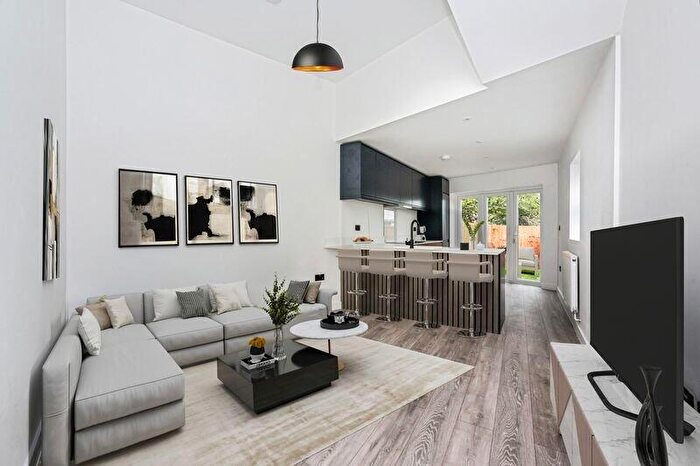 3 Bedroom Maisonette For Sale In Knowles Hill Crescent, London, SE13