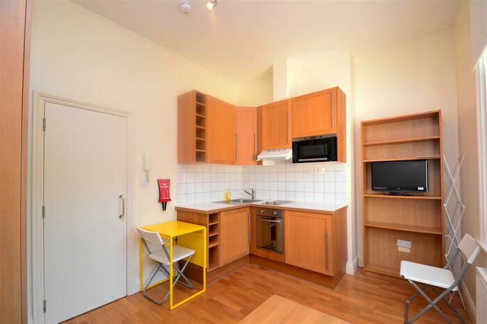 Studio To Rent In Warbeck Road, Shepherd's Bush, W12