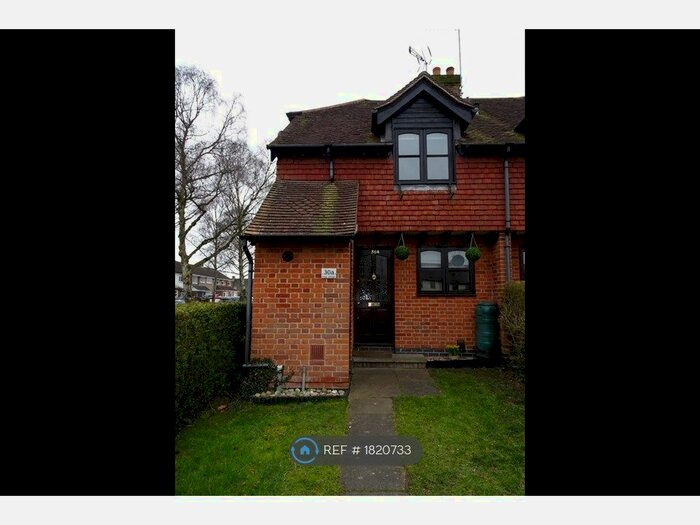 2 Bedroom Semi-Detached House To Rent In High Street, Bovingdon, HP3