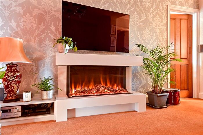 3 Bedroom Cottage For Sale In George Hill Road, Broadstairs, Kent, CT10