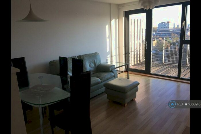 2 Bedroom Flat To Rent In Ibex House, London, E15