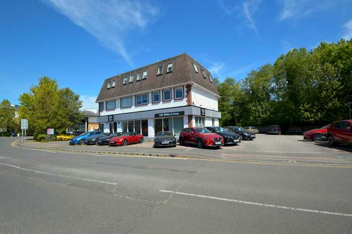 Apartment To Rent In Weybridge / Addlestone Borders, KT15