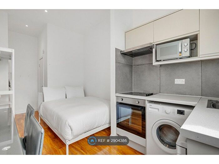 Studio To Rent In Edgware Road, London, W2