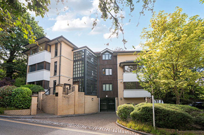 2 Bedroom Apartment For Sale In Old Hill, Chislehurst, Kent, BR7