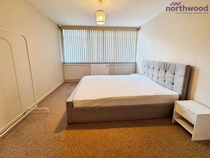 2 Bedroom Flat To Rent In Brampton Towers, SO16