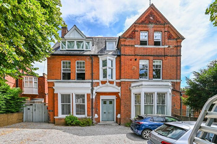 2 Bedroom Flat To Rent In Park Hill, Ealing, London, W5