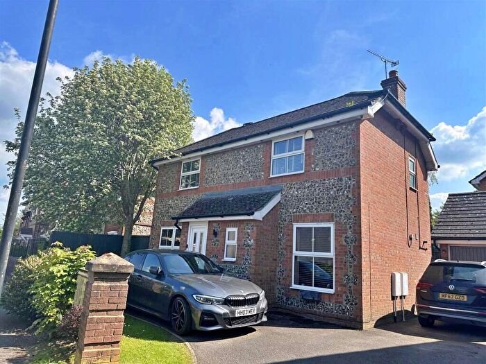 3 Bedroom Detached House To Rent In St. Clements Way, Bishopdown, SP1