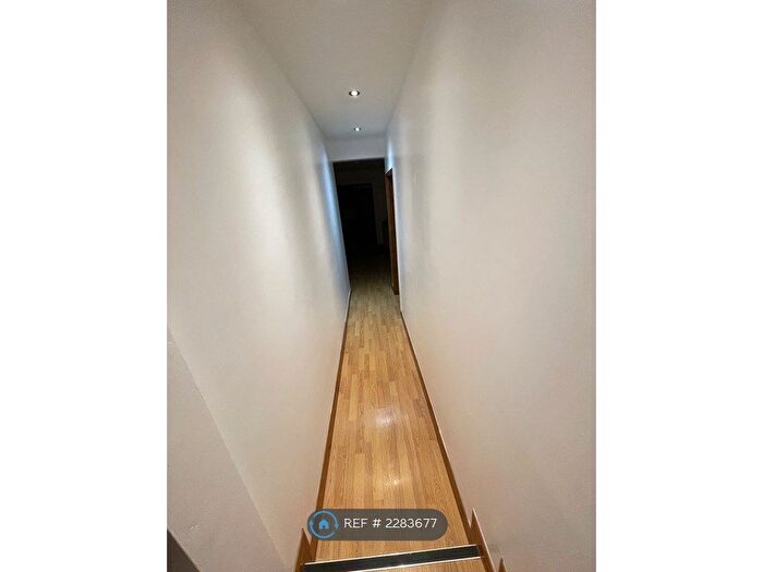 2 Bedroom Flat To Rent In A, London, SW17