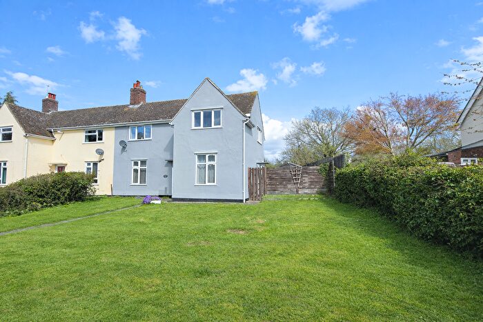 3 Bedroom Semi-detached House For Sale In Lyons Hall Road, Braintree, CM7