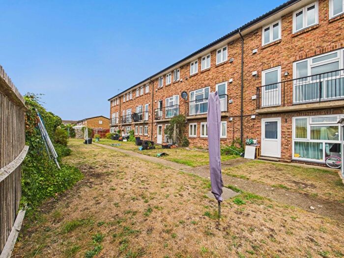3 Bedroom Maisonette For Sale In Town Lane, Stanwell, Staines-Upon-Thames, Surrey, TW19