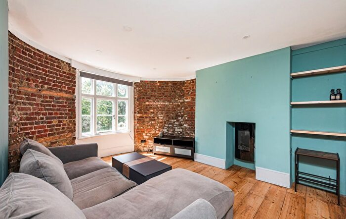 2 Bedroom Flat For Sale In Brixton Road, SW9