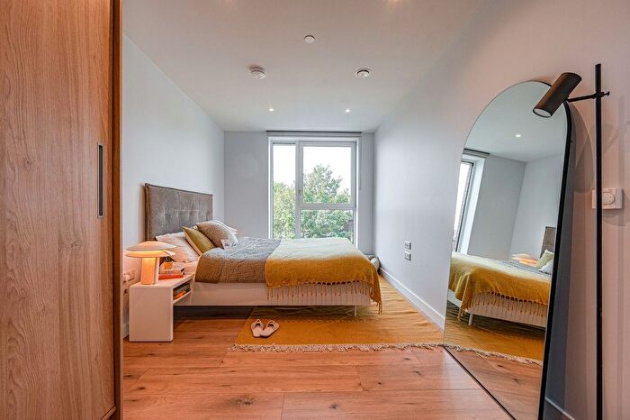 2 Bedroom Flat To Rent In Uncle Deptford, Deptford, London, SE8