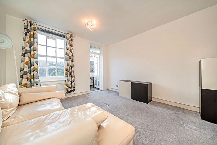 2 Bedroom Flat To Rent In Clarendon Road, Holland Park, W11