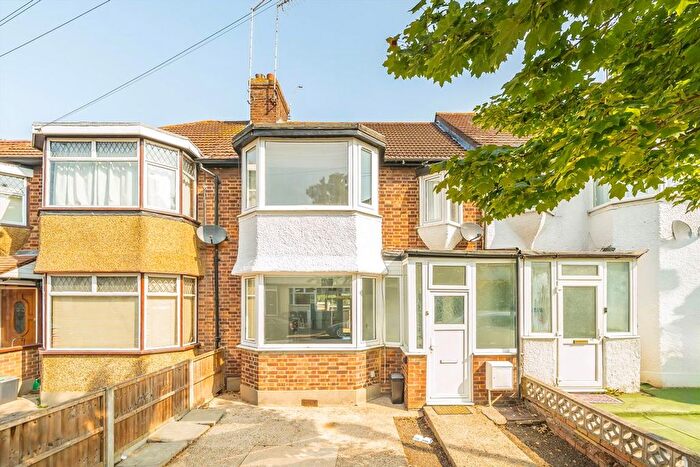 3 Bedroom Property For Sale In Brookbank Avenue, Hanwell, W7