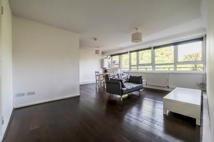 2 Bedroom Flat To Rent In Goulden House, Bullen Street, Battersea, London, SW11