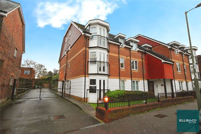 2 Bedroom Apartment To Rent In Grovewood House, Granville Road, Child Hill, NW2