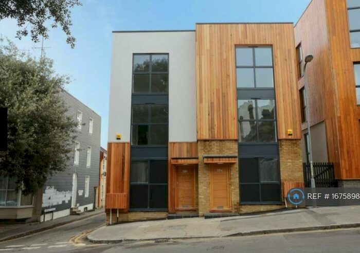 3 Bedroom Semi-Detached House To Rent In Addington Street, Margate, CT9