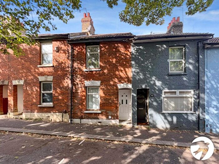 3 Bedroom Terraced House To Rent In Holcombe Road, Chatham, Kent, ME4