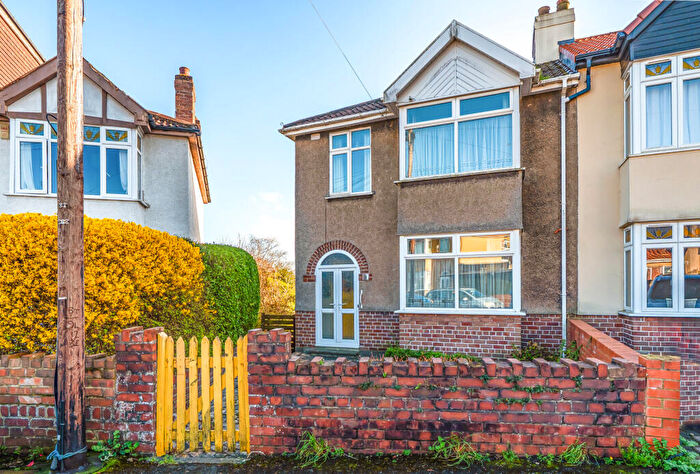 3 Bedroom End Of Terrace House For Sale In Heyford Avenue, Bristol, BS5