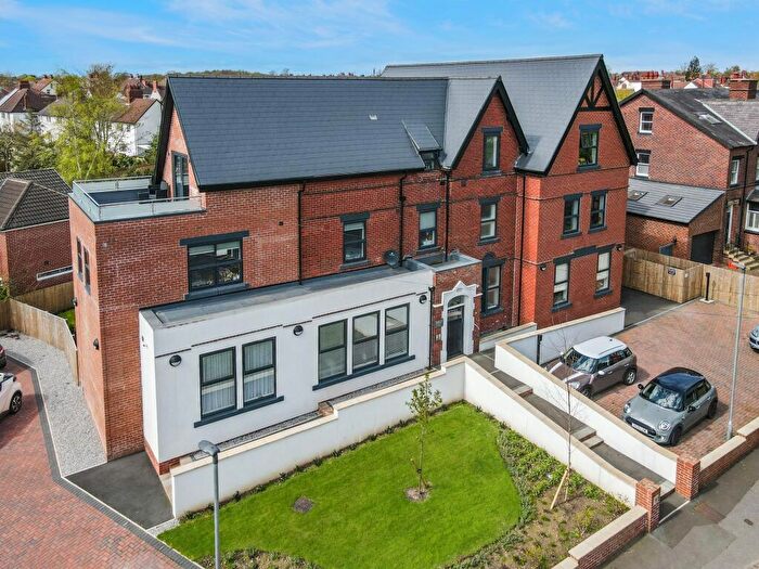 2 Bedroom Apartment For Sale In Holmfield Court, Devonshire Avenue, Leeds, LS8