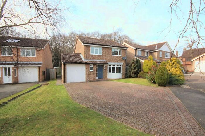 4 Bedroom Detached House To Rent In Fontwell Avenue, Bexhill-On-Sea, TN39
