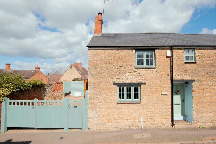 2 Bedroom Cottage For Sale In Chequers Lane, Grendon, NN7