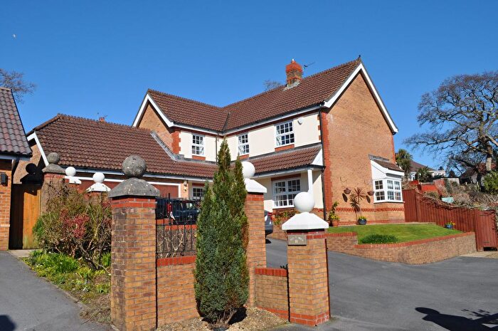 4 Bedroom Detached House For Sale In Heneage Drive, West Cross, Swansea, SA3