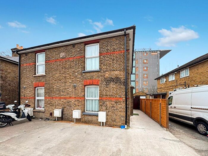 4 Bedroom Semi-Detached House To Rent In High Street, Cranford, TW5