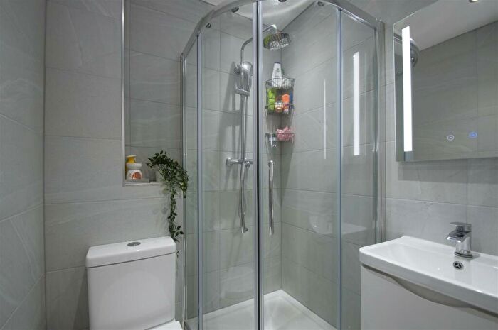 2 Bedroom Apartment For Sale In Sovereign Heights, Langley, SL3