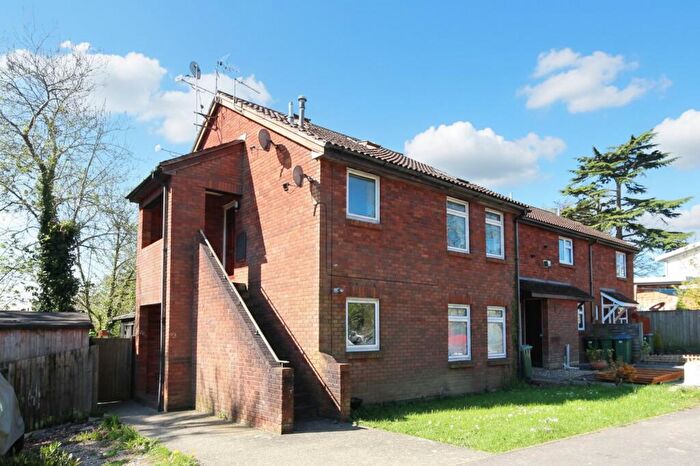 1 Bedroom Flat To Rent In Kingslea, Horsham, RH13