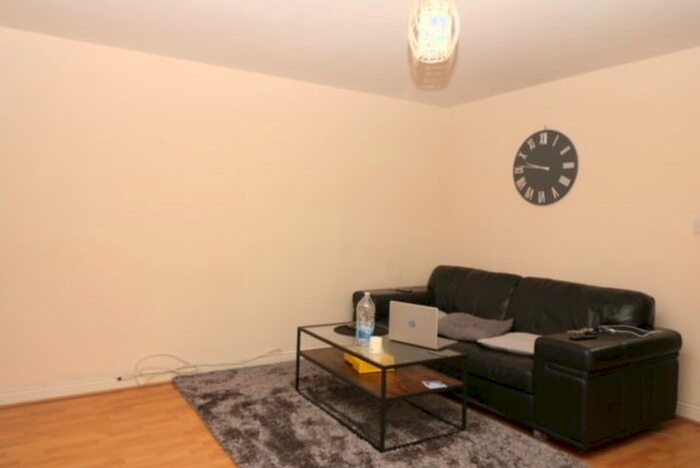 2 Bedroom Flat To Rent In Macmillan Way, London, SW17