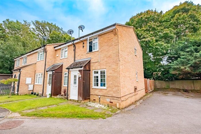 2 Bedroom End Of Terrace House For Sale In Hungerford Close, Sandhurst, GU47