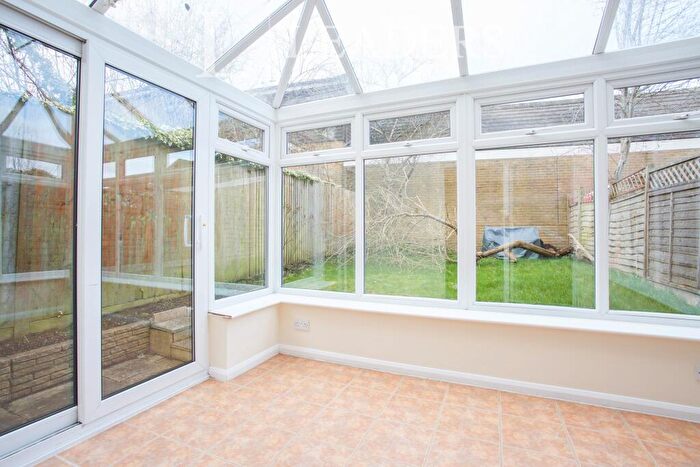 2 Bedroom End Of Terrace House To Rent In Woking, Surrey, GU21