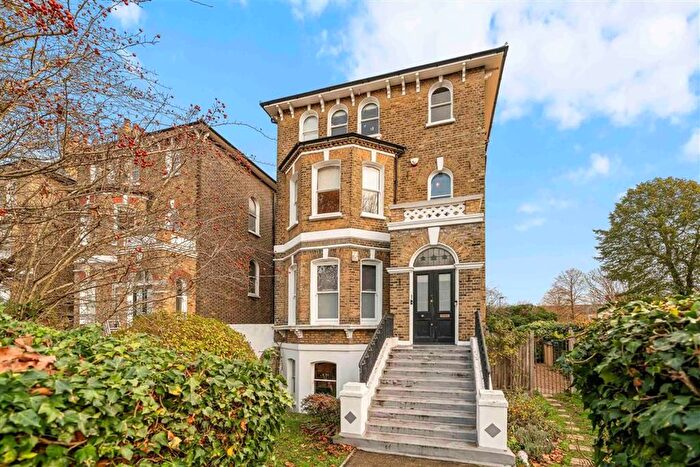 2 Bedroom Flat For Sale In Leyland Road, Lee, SE12