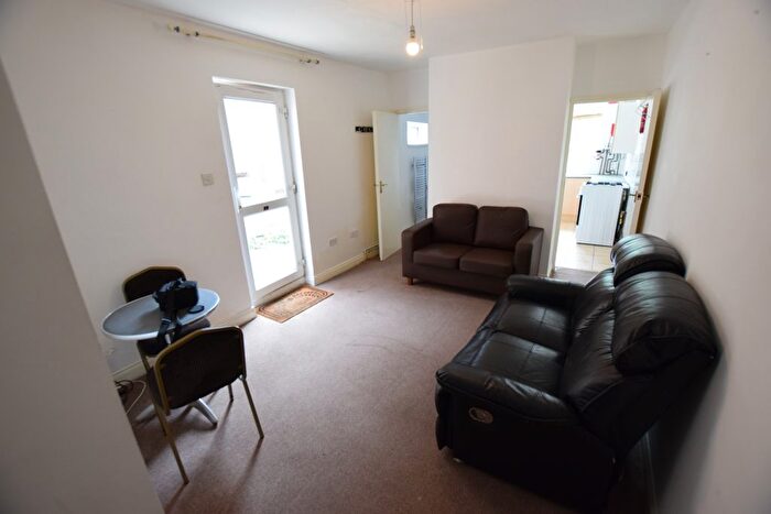 2 Bedroom Flat To Rent In Divinity Road, Oxford, OX4